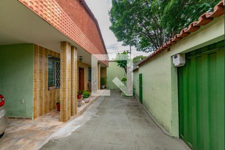 Casa à venda com 210m², 3 quartos e 2 vagasEntrada