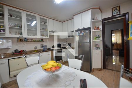 Casa à venda com 430m², 2 quartos e 2 vagasCozinha