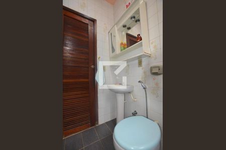 Casa à venda com 430m², 2 quartos e 2 vagasBanheiro de Serviço