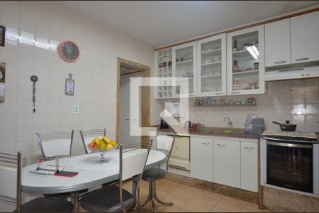 Casa à venda com 430m², 2 quartos e 2 vagasCozinha