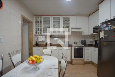 Casa à venda com 430m², 2 quartos e 2 vagasCozinha