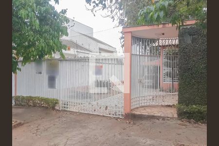 Casa à venda com 180m², 4 quartos e 5 vagasFachada