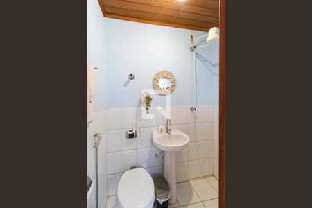 Casa à venda com 180m², 4 quartos e 5 vagasBanheiro de serviço 