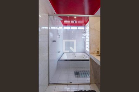 Casa à venda com 180m², 4 quartos e 5 vagasBanheiro da suíte 2