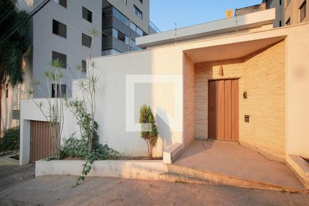 Casa à venda com 500m², 7 quartos e 5 vagasFachada