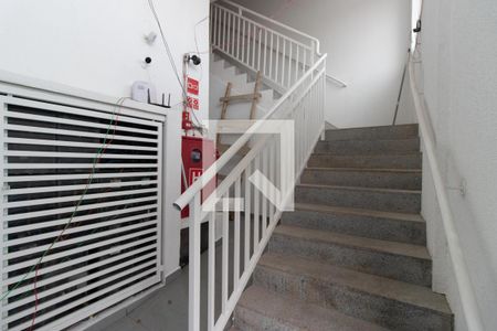 Apartamento à venda com 42m², 1 quarto e sem vaga Apartamento à venda com 42m², 1 quarto e sem vagaEscada