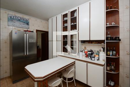 Casa à venda com 189m², 4 quartos e 2 vagas Casa à venda com 189m², 4 quartos e 2 vagasCozinha - Armários