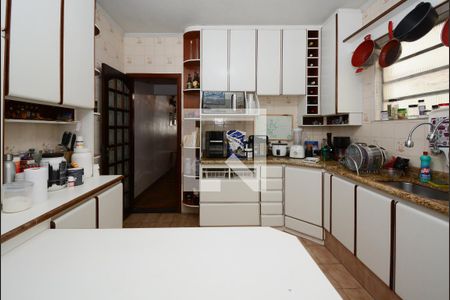 Casa à venda com 189m², 4 quartos e 2 vagas Casa à venda com 189m², 4 quartos e 2 vagasCozinha - Armários