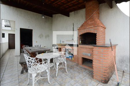 Casa à venda com 189m², 4 quartos e 2 vagas Casa à venda com 189m², 4 quartos e 2 vagasquintal - chrrasqueira