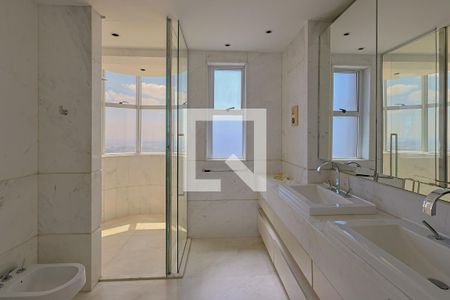 Apartamento à venda com 315m², 3 quartos e 4 vagas Apartamento à venda com 315m², 3 quartos e 4 vagasBanheiro - Quarto 2