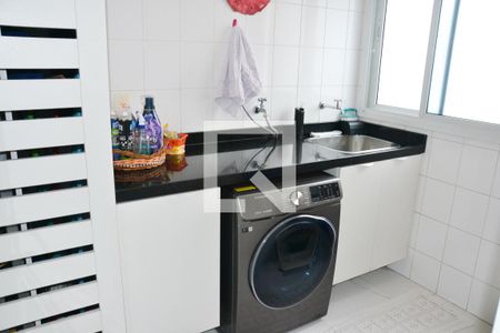Apartamento à venda com 221m², 4 quartos e 4 vagas Apartamento à venda com 221m², 4 quartos e 4 vagasÁrea de Serviço