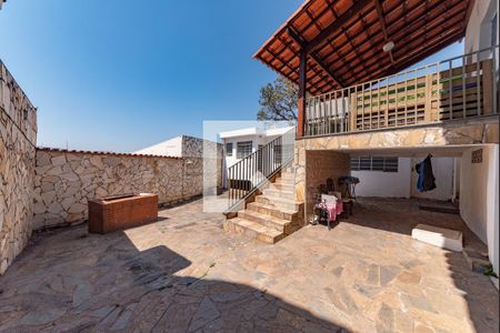 Casa à venda com 238m², 3 quartos e 3 vagas Casa à venda com 238m², 3 quartos e 3 vagasQuintal