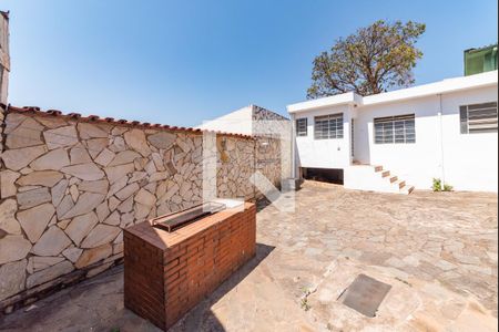 Casa à venda com 238m², 3 quartos e 3 vagas Casa à venda com 238m², 3 quartos e 3 vagasQuintal