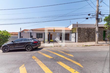 Casa à venda com 238m², 3 quartos e 3 vagas Casa à venda com 238m², 3 quartos e 3 vagasFachada