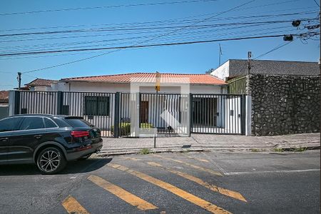 Casa à venda com 238m², 3 quartos e 3 vagas Casa à venda com 238m², 3 quartos e 3 vagasFachada
