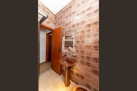 Casa à venda com 238m², 3 quartos e 3 vagas Casa à venda com 238m², 3 quartos e 3 vagasBanheiro Social