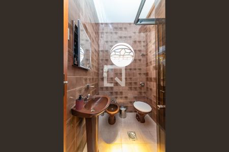 Casa à venda com 238m², 3 quartos e 3 vagas Casa à venda com 238m², 3 quartos e 3 vagasBanheiro Social