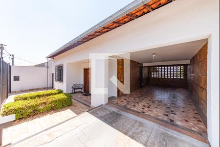 Casa à venda com 238m², 3 quartos e 3 vagas Casa à venda com 238m², 3 quartos e 3 vagasGaragem
