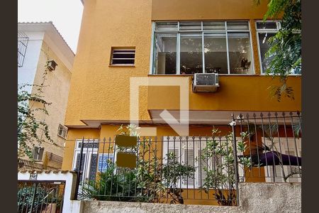 Apartamento à venda com 105m², 3 quartos e sem vaga Apartamento à venda com 105m², 3 quartos e sem vagaFachada com cartaz QA