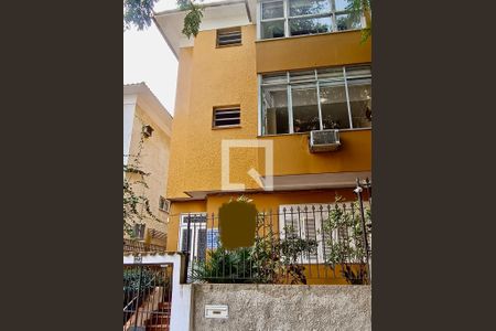 Apartamento à venda com 105m², 3 quartos e sem vaga Apartamento à venda com 105m², 3 quartos e sem vagaFachada com cartaz QA