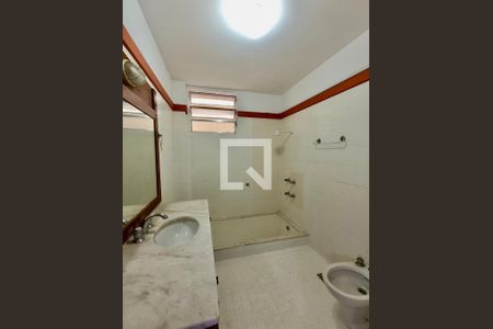 Apartamento à venda com 105m², 3 quartos e sem vaga Apartamento à venda com 105m², 3 quartos e sem vagaBanheiro social