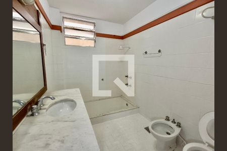 Apartamento à venda com 105m², 3 quartos e sem vaga Apartamento à venda com 105m², 3 quartos e sem vagaBanheiro social