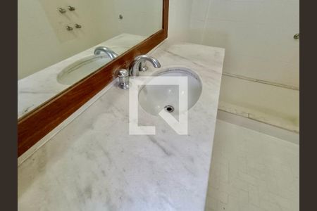 Apartamento à venda com 105m², 3 quartos e sem vaga Apartamento à venda com 105m², 3 quartos e sem vagaBanheiro social