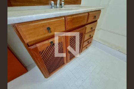 Apartamento à venda com 105m², 3 quartos e sem vaga Apartamento à venda com 105m², 3 quartos e sem vagaBanheiro social