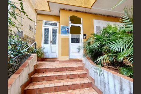 Apartamento à venda com 105m², 3 quartos e sem vaga Apartamento à venda com 105m², 3 quartos e sem vagaFachada com cartaz QA