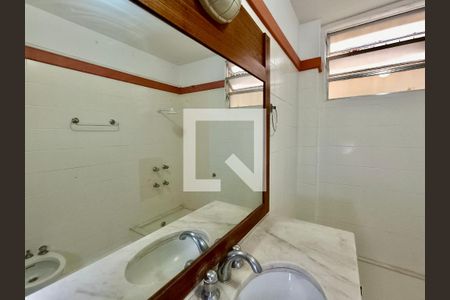 Apartamento à venda com 105m², 3 quartos e sem vaga Apartamento à venda com 105m², 3 quartos e sem vagaBanheiro social