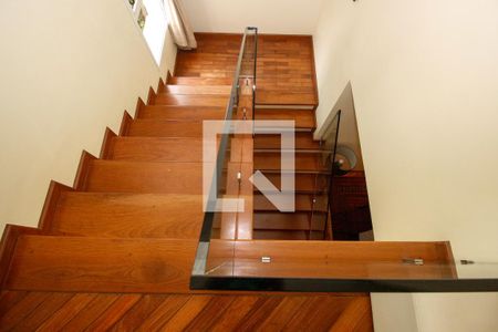 Casa para alugar com 230m², 3 quartos e 2 vagasEscada