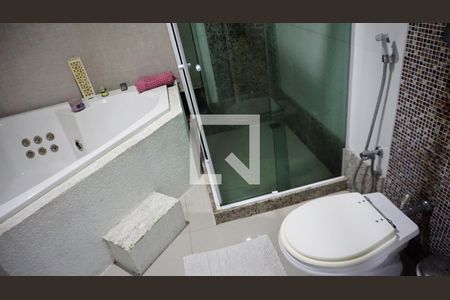 Casa de condomínio à venda com 240m², 3 quartos e 1 vagaBanheiro Suite 3