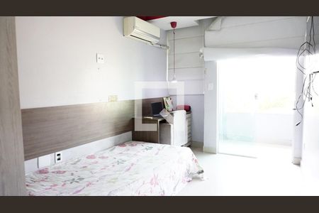 Casa de condomínio à venda com 240m², 3 quartos e 1 vagaSuite 2