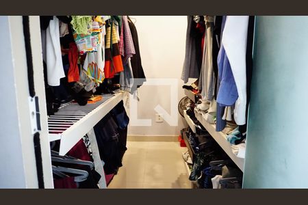 Casa de condomínio à venda com 240m², 3 quartos e 1 vagaCloset Suite 3