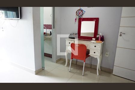 Casa de condomínio à venda com 240m², 3 quartos e 1 vagaSuite 2