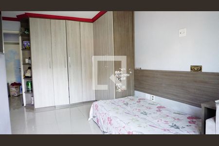 Casa de condomínio à venda com 240m², 3 quartos e 1 vagaSuite 2