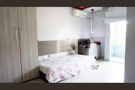 Casa de condomínio à venda com 240m², 3 quartos e 1 vagaSuite 2