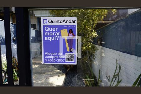 Casa de condomínio à venda com 240m², 3 quartos e 1 vagaFachada