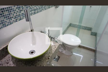Casa de condomínio à venda com 240m², 3 quartos e 1 vagaBanheiro - Suite 1