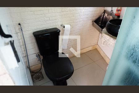 Casa de condomínio à venda com 240m², 3 quartos e 1 vagaBanheiro Churrasqueira