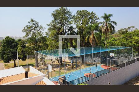 Casa de condomínio à venda com 235m², 4 quartos e 5 vagas Casa de condomínio à venda com 235m², 4 quartos e 5 vagasÁrea Externa