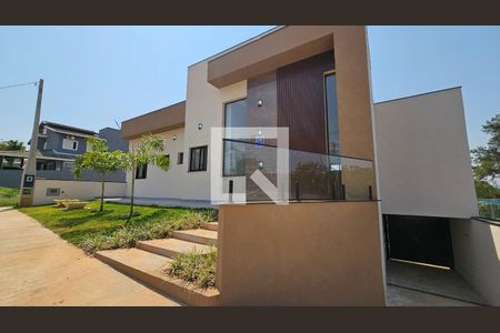 Casa de condomínio à venda com 235m², 4 quartos e 5 vagas Casa de condomínio à venda com 235m², 4 quartos e 5 vagasFachada