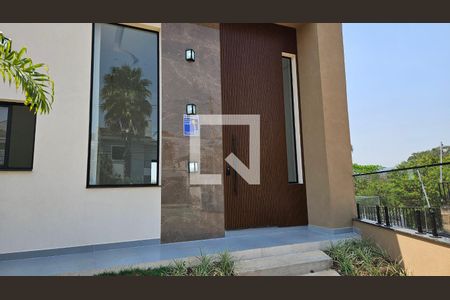 Casa de condomínio à venda com 235m², 4 quartos e 5 vagas Casa de condomínio à venda com 235m², 4 quartos e 5 vagasFachada + Plaquinha