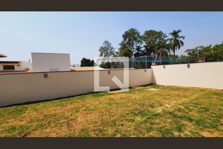 Casa de condomínio à venda com 235m², 4 quartos e 5 vagas Casa de condomínio à venda com 235m², 4 quartos e 5 vagasÁrea Externa