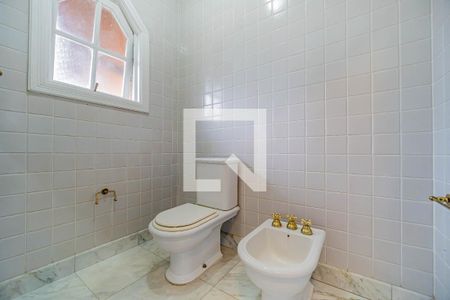 Casa de condomínio à venda com 667m², 4 quartos e 6 vagas Casa de condomínio à venda com 667m², 4 quartos e 6 vagasBanheiro