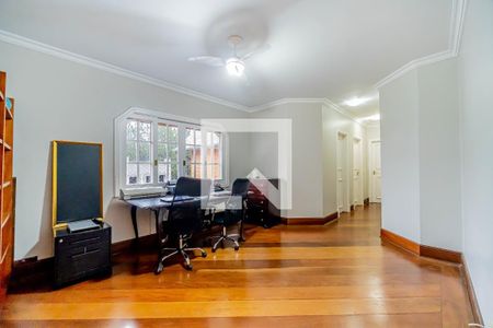 Casa de condomínio à venda com 667m², 4 quartos e 6 vagas Casa de condomínio à venda com 667m², 4 quartos e 6 vagasEscritório