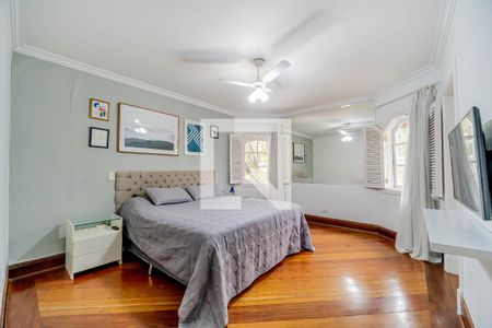 Casa de condomínio à venda com 667m², 4 quartos e 6 vagas Casa de condomínio à venda com 667m², 4 quartos e 6 vagasQuarto