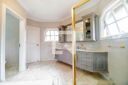 Casa de condomínio à venda com 667m², 4 quartos e 6 vagas Casa de condomínio à venda com 667m², 4 quartos e 6 vagasBanheiro