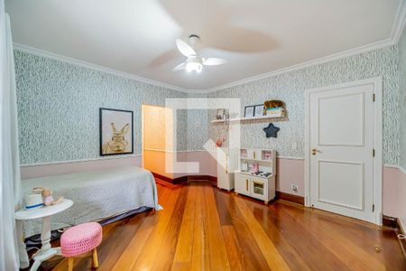 Casa de condomínio à venda com 667m², 4 quartos e 6 vagas Casa de condomínio à venda com 667m², 4 quartos e 6 vagasQuarto