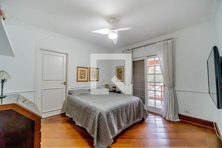 Casa de condomínio à venda com 667m², 4 quartos e 6 vagas Casa de condomínio à venda com 667m², 4 quartos e 6 vagasQuarto